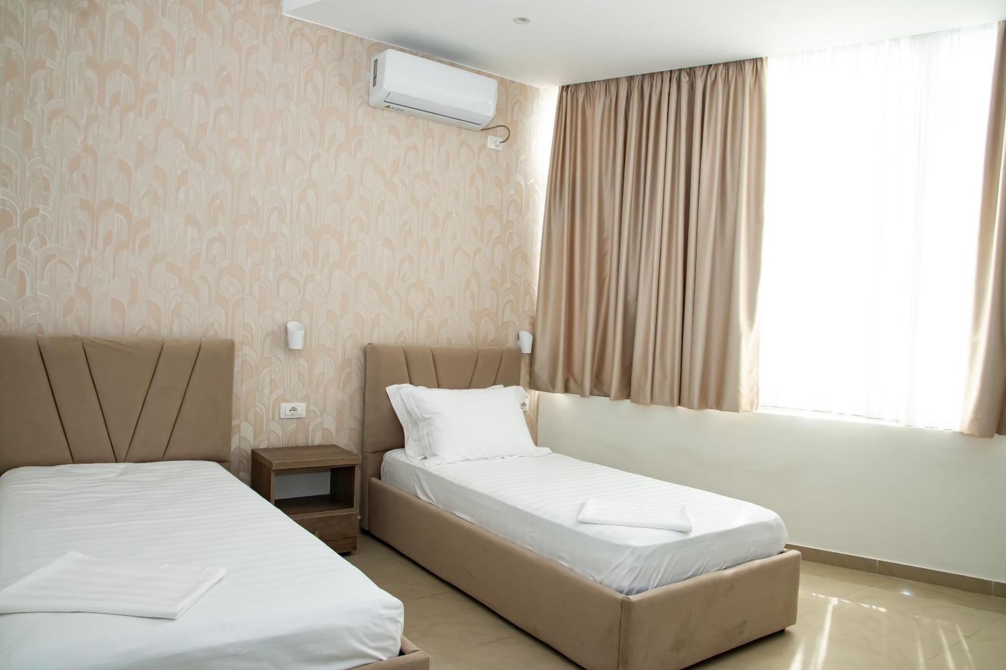 Alv Rent Rooms Вльора Екстер'єр фото