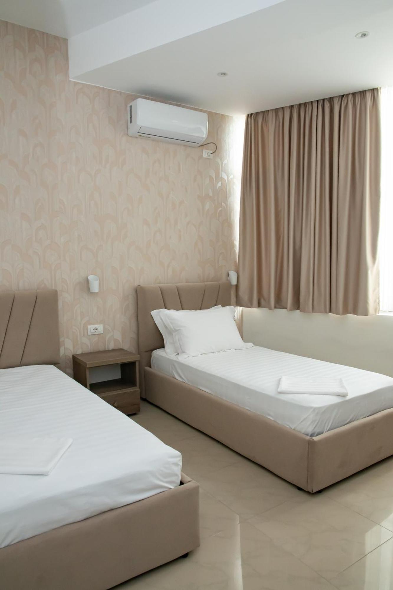 Alv Rent Rooms Вльора Екстер'єр фото