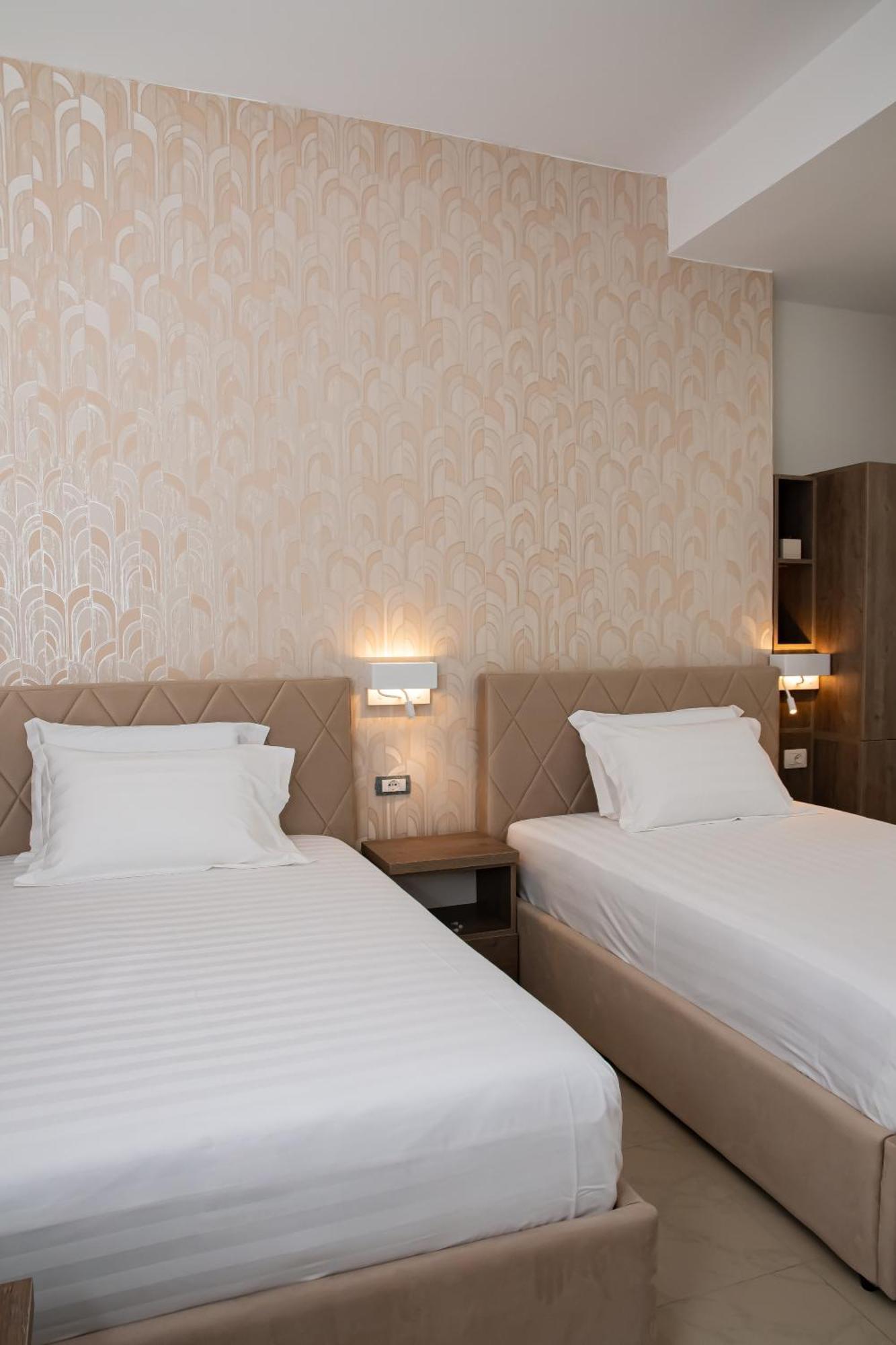 Alv Rent Rooms Вльора Екстер'єр фото