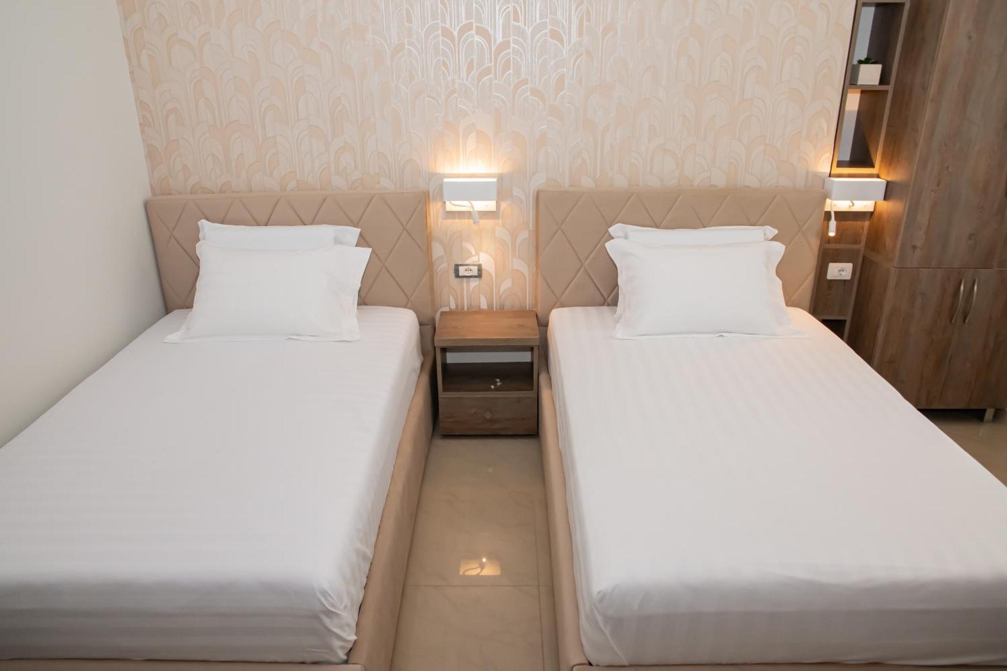 Alv Rent Rooms Вльора Екстер'єр фото