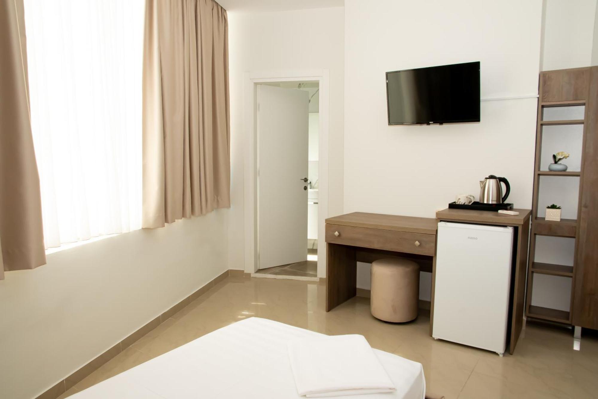 Alv Rent Rooms Вльора Екстер'єр фото