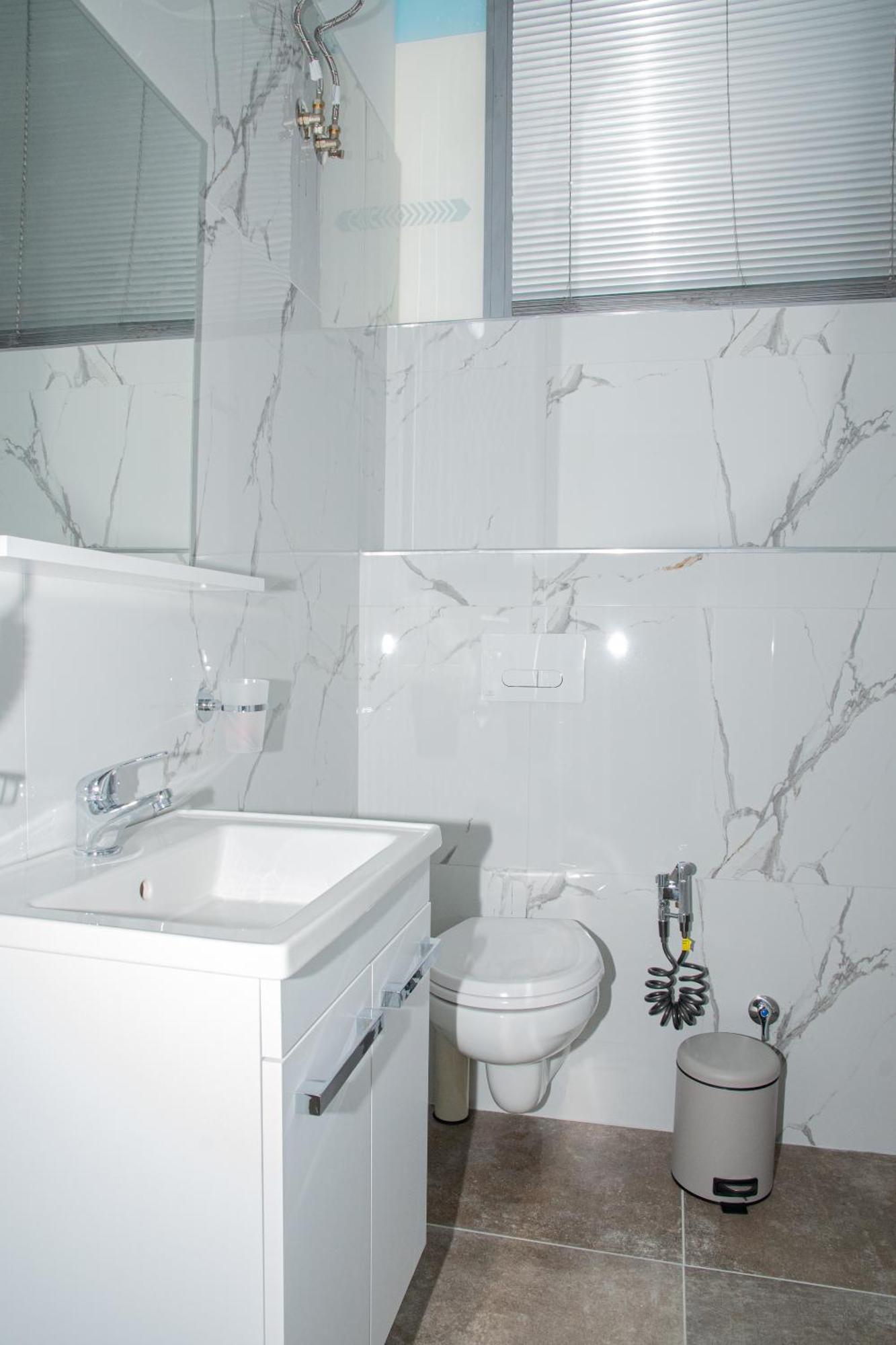 Alv Rent Rooms Вльора Екстер'єр фото