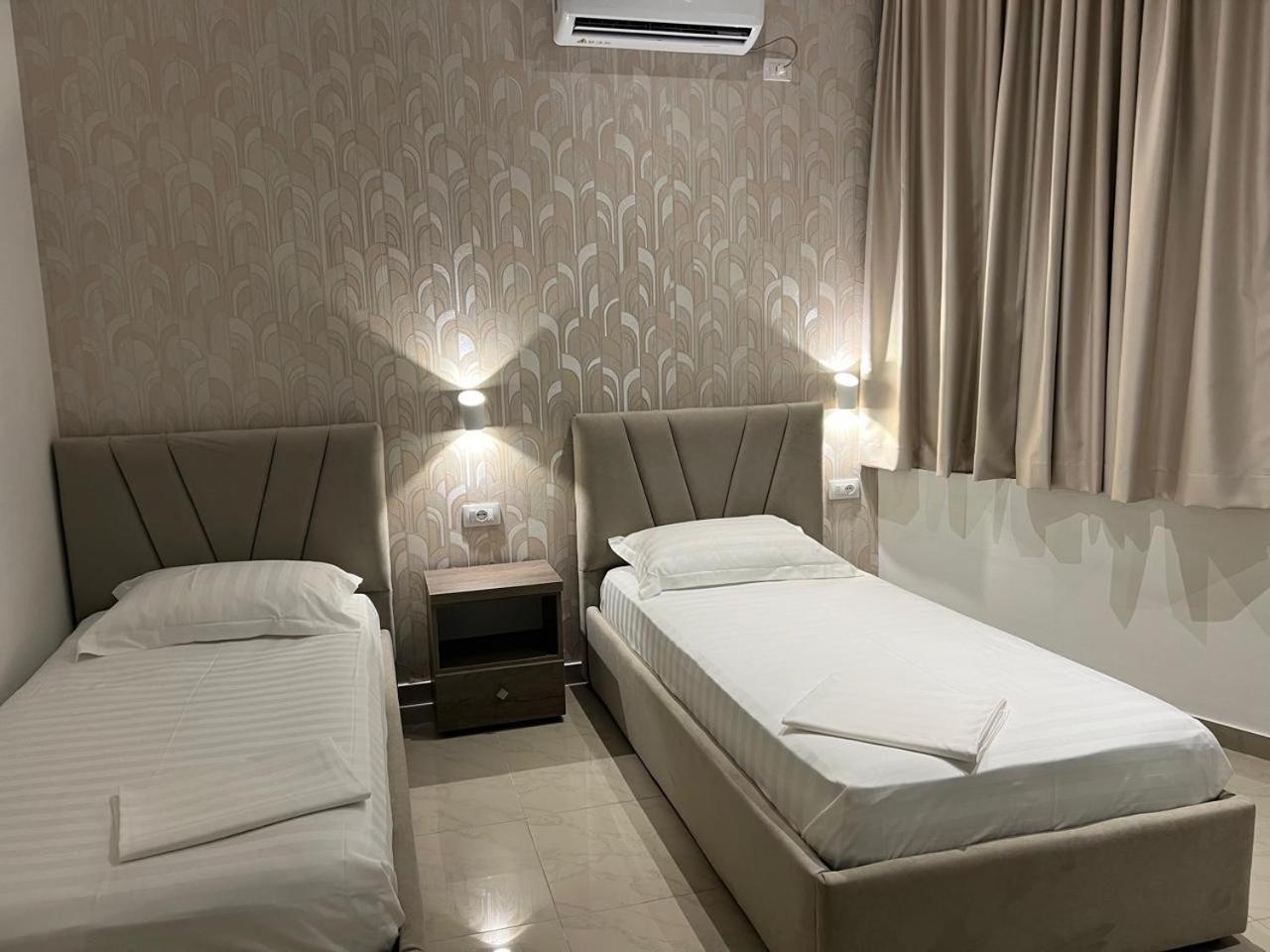 Alv Rent Rooms Вльора Екстер'єр фото