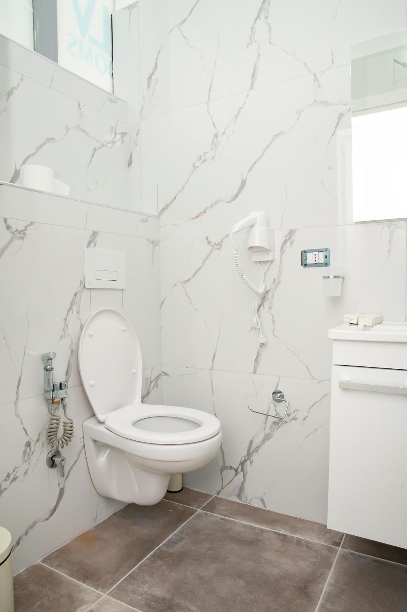 Alv Rent Rooms Вльора Екстер'єр фото