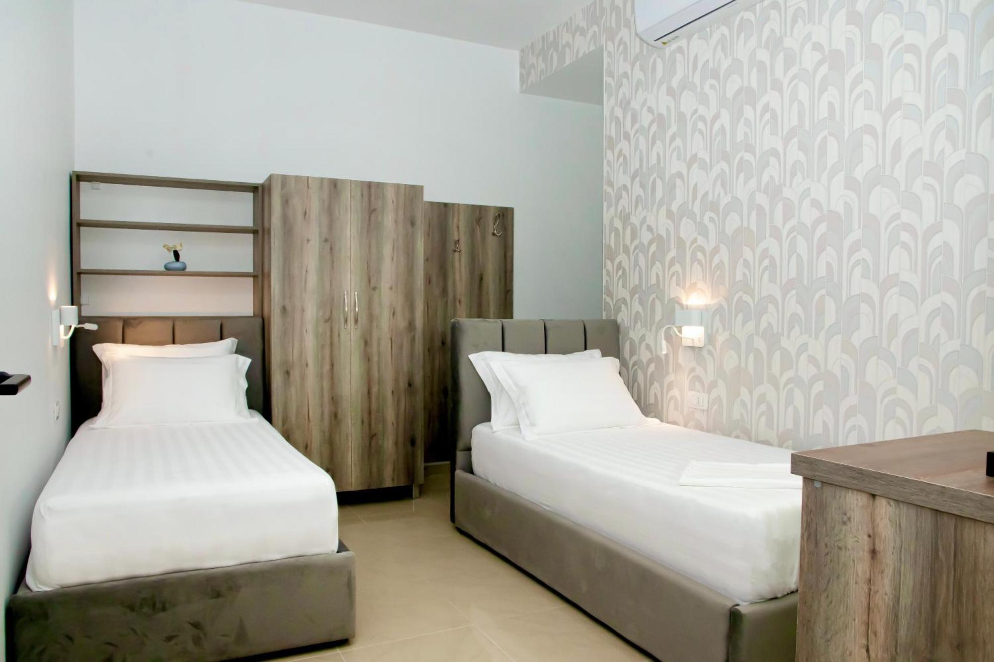 Alv Rent Rooms Вльора Екстер'єр фото